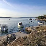 2 Apartments, 150 M From The Beach, Garden & Barbecue * Kruševo
