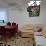 2 Apartments, 150 M From The Beach, Garden & Barbecue דירה
