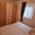 2 Apartments, 150 M From The Beach, Garden & Barbecue Kruševo