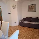 2 Apartments, 150 M From The Beach, Garden & Barbecue