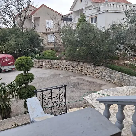 2 Apartments, 150 M From The Beach, Garden & Barbecue * Kruševo