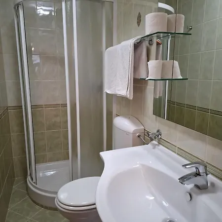 2 Apartments, 150 M From The Beach, Garden & Barbecue
