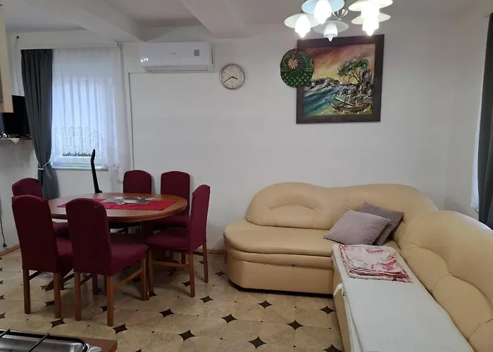 2 Apartments, 150 M From The Beach, Garden & Barbecue شقة