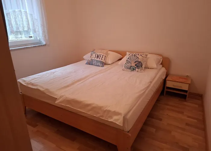 2 Apartments, 150 M From The Beach, Garden & Barbecue