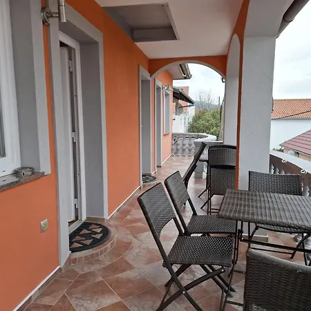 2 Apartments, 150 M From The Beach, Garden & Barbecue Kruševo