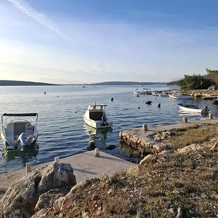 2 Apartments, 150 M From The Beach, Garden & Barbecue * Kruševo