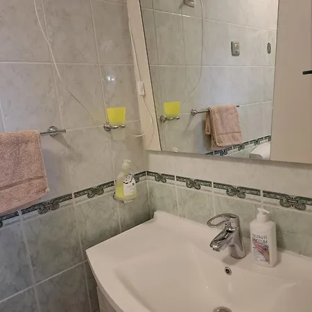 2 Apartments, 150 M From The Beach, Garden & Barbecue Apartamento
