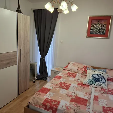 2 Apartments, 150 M From The Beach, Garden & Barbecue