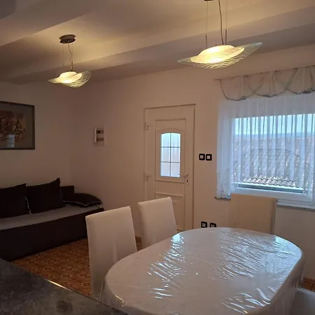 2 Apartments, 150 M From The Beach, Garden & Barbecue Apartman