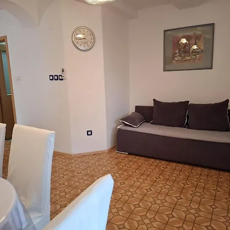 2 Apartments, 150 M From The Beach, Garden & Barbecue