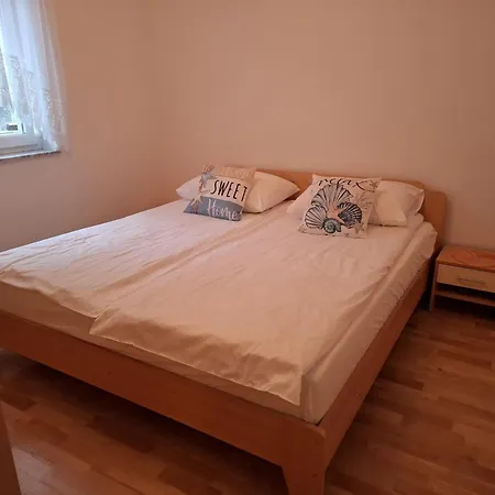2 Apartments, 150 M From The Beach, Garden & Barbecue