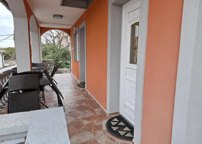 2 Apartments, 150 M From The Beach, Garden & Barbecue