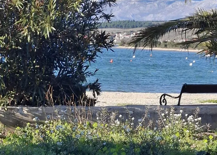 2 Apartments, 150 M From The Beach, Garden & Barbecue Apartamento