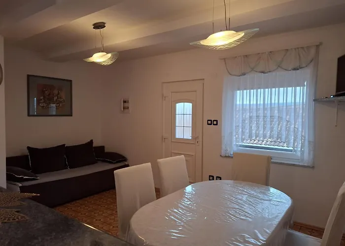 2 Apartments, 150 M From The Beach, Garden & Barbecue Apartamento