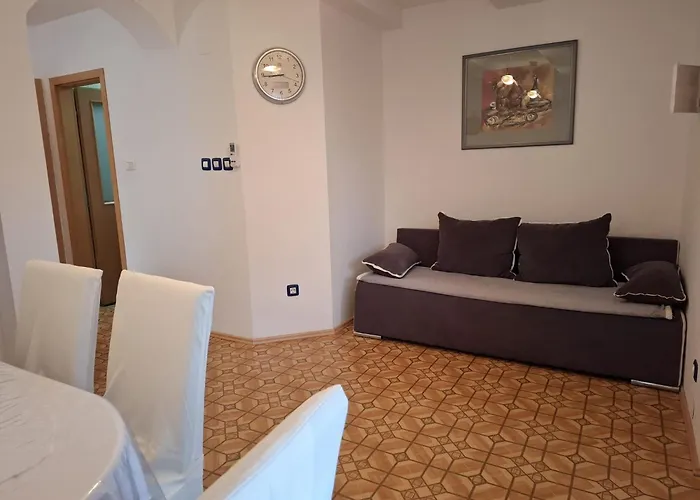 2 Apartments, 150 M From The Beach, Garden & Barbecue
