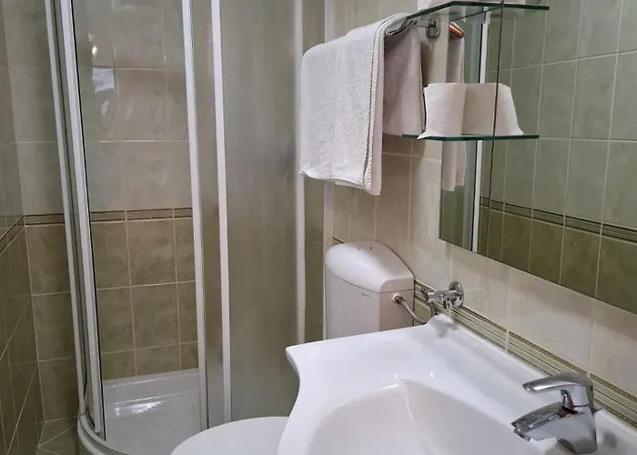 2 Apartments, 150 M From The Beach, Garden & Barbecue